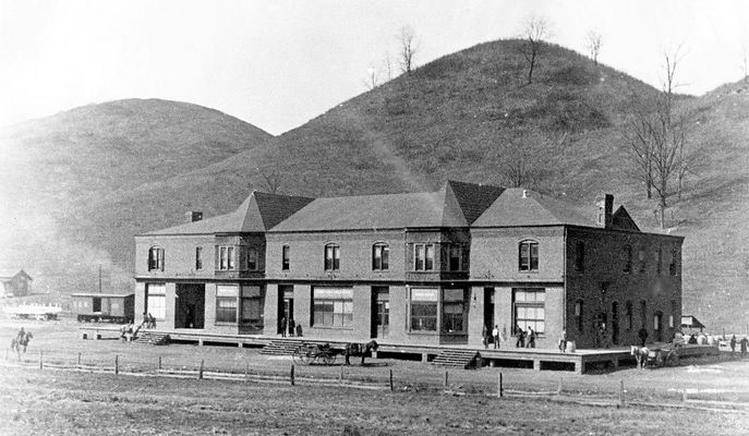 Saltville - Mathieson General Store
MATHIESON GENERAL STORE  /  SALTVILLE, VA.  /  CIRCA 1897.  Courtesy of Don Smith [email]dsmith1043@comcast.net[/email]

