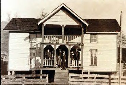 hammnelson.jpg
Ashe Co. NC Lansing Community about 1903-4.
Front row: children Nettie & Elzie.
Back row: Wife Levenie G. Perry Hamm, who died 11/1904; children Cordelia; Lillard, Ed and Nelson, head of of household.

Courtesy of Mary Ann Talbott [email]matalbott@seidata.com[/email]


