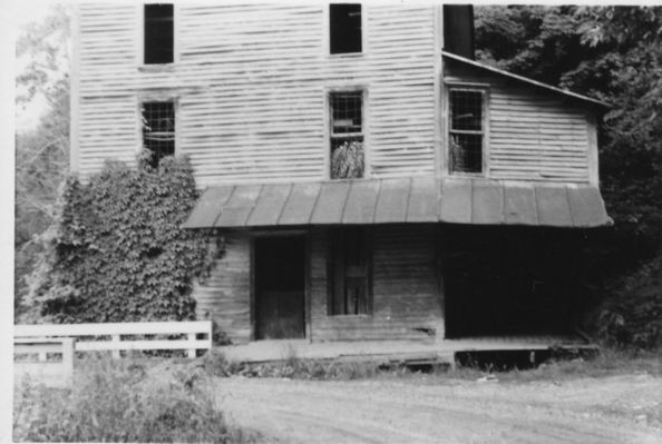 heltonrollermill.jpg
This photo by Jeff Weaver, June 1978.  There is another view of this mill in this album as well.
