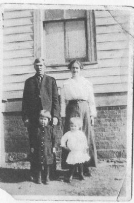 jonesrobertja.jpg
Robert Joshua Jones (B. 1888 son of Charlie and Lear Rutherford Jones), wife Kate M. Jones and children Mildred and James Jones.   Courtesy of Viola Shenton [email]shentons@thevillages.net[/email]
