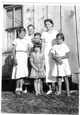 kayespictures.jpg
This is the a picture of the Hash children (well 6 of the 11) of Wiley Luther Hash and Almeda "minnie" Miller Hash. There were 11 children in all. Not sure of the year, I'm guessing 1933-1934 just looking at my mother, Juanita, the tall one in the rear, she appears to be 14 or 15 yrs old. That's' Dorothy b1924, Olive behind her b1918, the boy, Warren b1922, Juanita b 1919, Alta on her right b1927 and Jackie the youngest. b1929.  There are only two children still living, Olive and Jackie.  Courtesy of Kaye Bales [email]Kaye.Bales@nc.nacdnet.net[/email]
