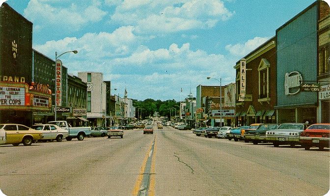 kingsportbroadstreet~0.jpg
This is from a late 1960s postcard.
