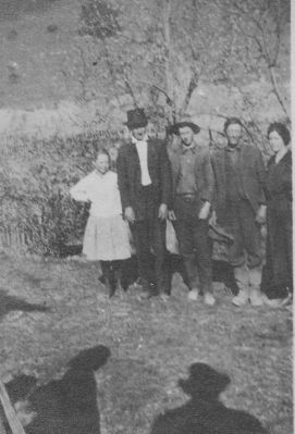 lester36.jpg
Unidentified Lester family group from Glade Spring, Va.
