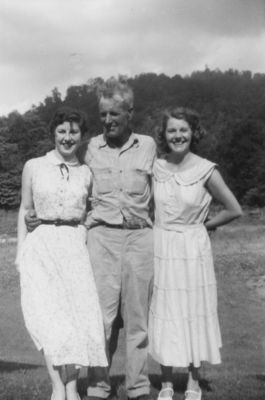 Weaver, Arthur Fred with daughters Mae and Mattie
This photo was taken in 1954 by Clarence Weaver at Grassy Creek.
