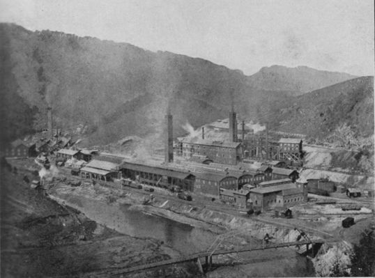 maw1905.jpg
This 1905 photo is described as a "General view of salt wells and valley at Saltville."
