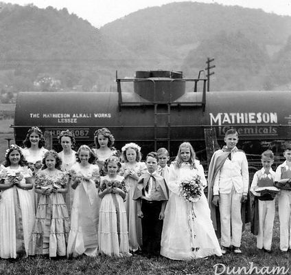 Saltville - May Day
MAY DAY CELEBRATION  /  SALTVILLE, VA. SCHOOLS  /  MID 1940s.  Courtesy of Don Smith [email]dsmith1043@comcast.net[/email]
