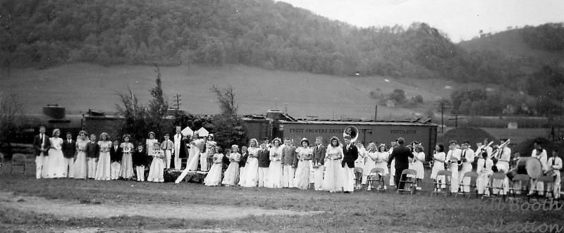 mayday1944.jpg
THIS WAS JUST WEST OF THE SCHOOLS IN THE BOTTOM WHERE THE FITNESS TRAIL IS NOW LOCATED...JUST PAST THE SALTVILLE MEDICAL CENTER. WHEN THE SCHOOLS WERE THERE THIS AREA WAS THE SCHOOL PLAYGROUND.
 
THE PICTURE CAME FROM BILL BOOTH'S COLLECTION AND THE ONLY THING WRITTEN  ON THE BACK WAS 1944.
 Courtesy of Don Smith [email]dsmith1043@comcast.net[/email]

