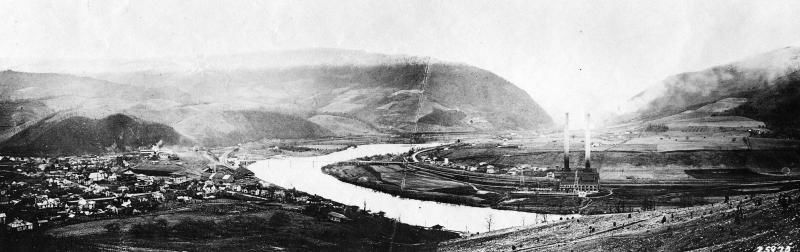 narrowsva.jpg
This is an early 20th century view of the village of Narrows, VA.
