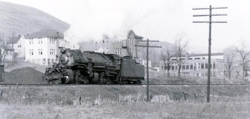 newloco1950.jpg
N&W ENGINE 2060 WAS A Y3A BUILT BY THE RICHMOND LOCOMOTIVE WORKS IN 1923.  IT IS SHOWN HERE BEHIND THE SALTVILLE, VA. SCHOOLS AROUND 1950.  Courtsy of Don SMith[email]dsmith1043@comcast.net[/email]
 
