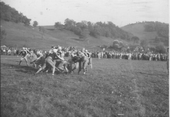 oct38football2.jpg
This is a John Porter picture of the Saltville - Glade Spring Football game from October 1, 1938.  Saltville won the game 32-0.
