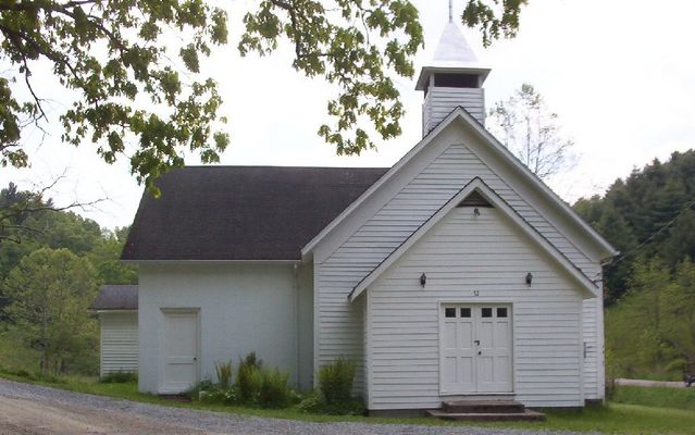 oldbrushcreekbaptist.jpg
This building at one time housed Brush Creek Baptist Church.  The congregation built a new building closer to Independence proper, and this structure now houses the Grayson County Cantata.  Photo by Jeff Weaver, May 2005.
