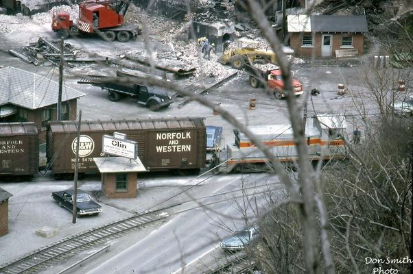 olin41969.jpg
THE TEAR DOWN WAS UNDERWAY IN THE BACKGROUND IN THE AREA OF THE COAL PLANT EVEN AS AMMONIA SODA PRODUCTS SUCH AS PURITE AND PH PLUS WERE STILL BEING SHIPPED IN APRIL OF 1969.  Courtesy of Don Smith [email]dsmith1043@comcast.net[/email]

