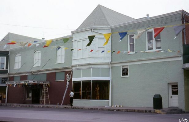 paintingcostore51966.jpg
This May 1966 photo by Don Smith [email]dsmith1043@comcast.net[/email] shows the Company store being painted.
