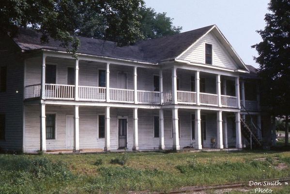 Saltville - Palmer Inn
PALMER INN  /  THE "OLD HOTEL" /  WEST MAIN ST. /  SALTVILLE, VA.  /  BUILT BY GEORGE W. PALMER IN 1858.  RAZED IN MID 1970s.  Courtesy of Don Smith [email]dsmith1043@comcast.net[/email]


 
