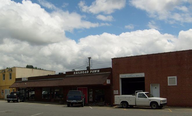 West Jefferson - Railroad Avenue
Photo May 7, 2007 by Jeff Weaver
