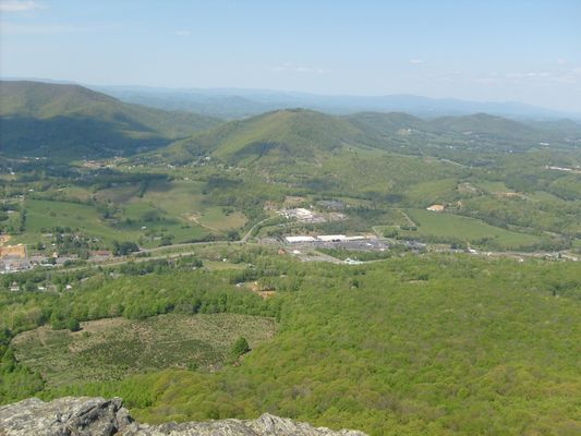 Jefferson - View from Mount Jefferson
This photo shows the eastern end of the [url=http://en.wikipedia.org/wiki/Jefferson,_North_Carolina]town of Jefferson[/url] from Mount Jefferson.  The building in the center of the photo is the Ashe Memorial Hospital.  In front of that is a shopping center.  Photo by Jeff Weaver, May 13, 2007.
