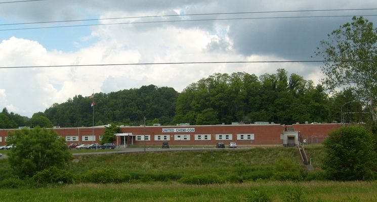 pics 085~0.jpg
This factory, located on the North Fork of the New River, makes electrolytic capacitors.  It was formerly known as Sprague Electric Company.  Photo by Jeff Weaver, June 13. 2007
