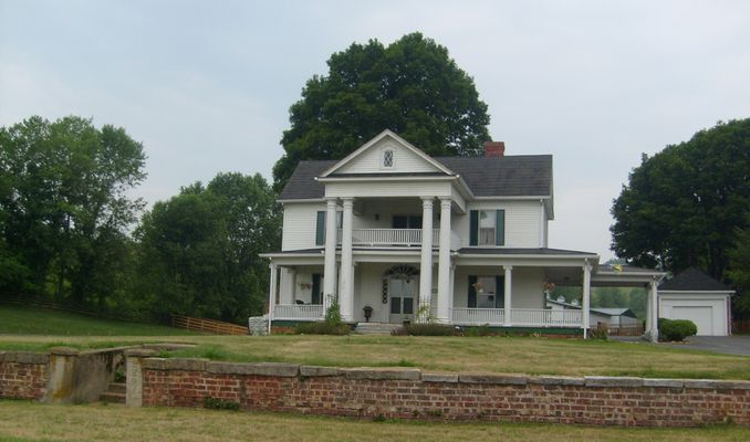 Chilhowie - Tate House
Located on Old Stage Road.  This photo by Jeff Weaver, June 19, 2007.
