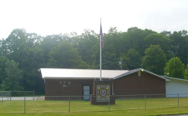 Damascus - VFW Hall
Damascus has had an active Veterans of Foreign Wars post since the close of World War I.  Photo by Jeff Weaver, June 20, 2007.
