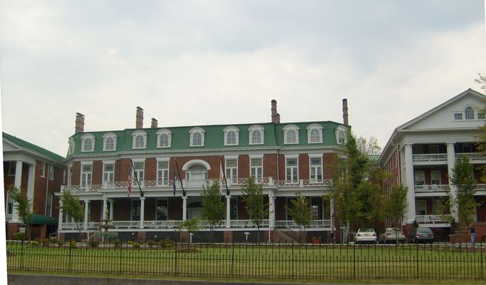 Abingdon - Martha Washington Inn
Elegant, the Martha Washington Inn began life as Francis Preston's home.  [url=http://www.marthawashingtoninn.com/]Click here to read more about it.[/url]  Photo by Jeff Weaver, May 23, 2007.
