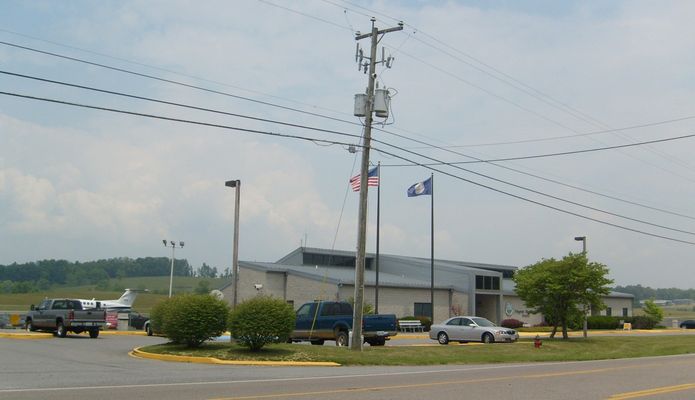 Abingdon - Virginia Highlands Airport
Photo by Jeff Weaver, May 23, 2007.  [url=http://www.vahighlandsairport.com/]Click here[/url] for their website.
