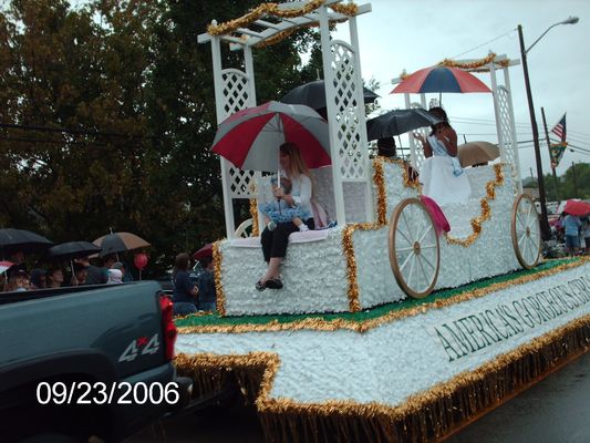 pics 140.jpg
"America's Georgeous Girls" One of the floats in the 2006 Chilhowie Apple Festival.  Photo September 23, 2006 by Jeff Weaver.
