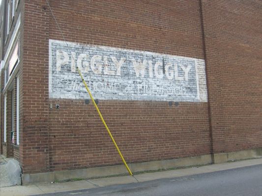 Chilhowie - Piggly Wiggly Building
This photo was taken June 28, 2007 by Jeff Weaver.
