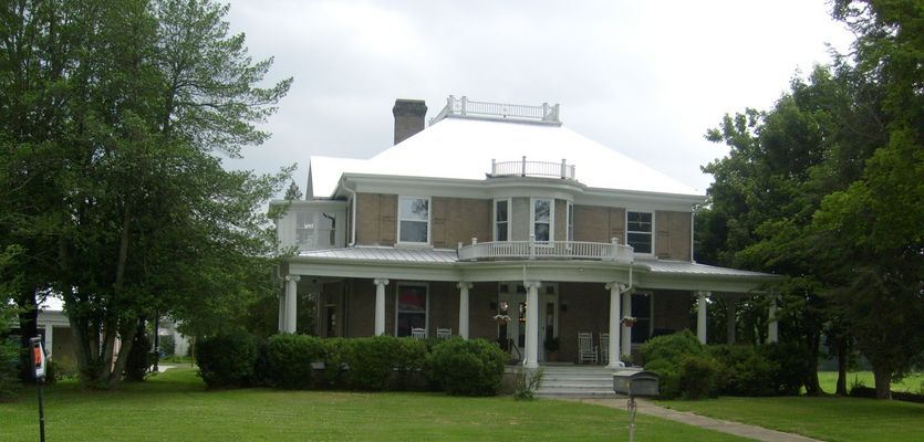 Chilhowie - Bonham House
This is the Smyth County Virginia Tourist Information center.  Photo June 30, 2007 by Jeff Weaver.
