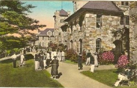 pinnacleinn~0.jpg
Banner Elk was a playground for lowlanders from a very early date.  This postcard is circa 1915.
