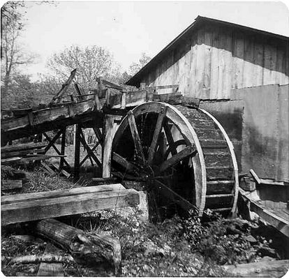 Mouth of Wilson - Bob Pugh's Water Wheel
Water wheel at Bob Pughs on Wilson Creek, Grayson County, VA, There was no date on this picture, would like to know when it was taken!  Courtesy of Donna Collier Dietrich [email]dietricd@fyi.net[email]
