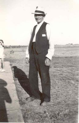 Osborn, Rush Floyd
Rush Floyd "Colonel" Osborn b 1 Feb 1866 Grayson Co. VA, d 26 Jun 1943 Alliance, NE, buried in Mullen, NE. This picture was taken Sept 17, 1939 at Halsey, NE. Courtesy of Donna (Collier) Dietrich [email]dietricd@fyi.net[/email]
