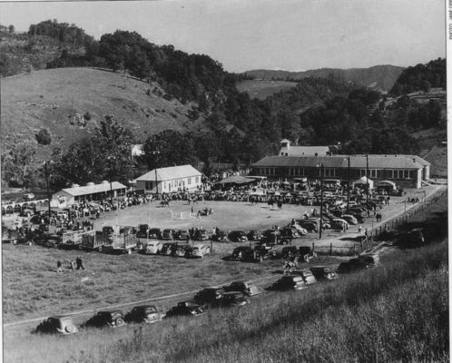 richvalleyfair.jpg
This is a 1930s (from the cars) photo of the Rich Valley Fair.
