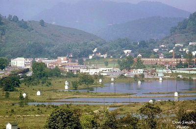 Saltvo;;e - Well Fields
WELL FIELDS AND TOWN.  SALTVILLE, VA.
 
SEPTEMBER 7, 1969.  135MM TELE.  Courtesy of Don Smith [email]dsmith1043@comcast.net[/email]

