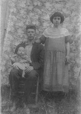 sextongwyn.jpg
Gwyn Sexton holding Vaughn, Ethel Taylor
Courtesy of Gabrielle Taylor and Clarence Taylor.
