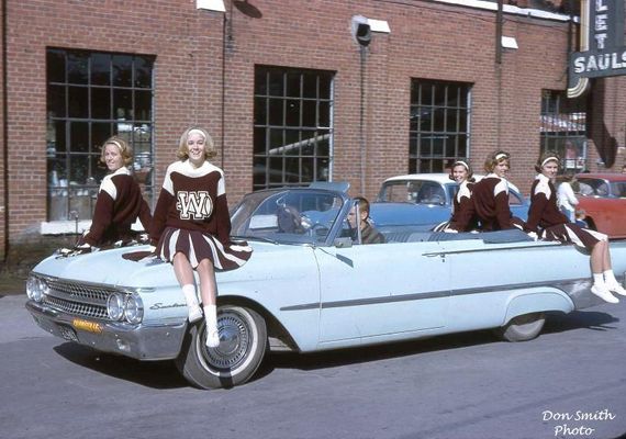 shakercheerleadersoct64.jpg
FIVE OF THE SHAKER CHEERLEADERS...FROM LEFT...JUDY POORE, CAROLYN HOGSTON, LINDA DENTON, JANE ALLEN MOORE, GLENNA DEBORD.
THE DRIVER AND PASSENGER IN THE BLUE 1961 FORD SUNLINER CONVERTIBLE ARE NOT IDENTIFIED. IF YOU KNOW WHO THEY ARE LET US KNOW.
Courtesy of Don Smith [email]dsmith1043@comcast.net[/email]



