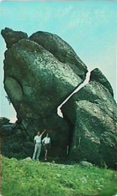 splitrock.jpg
This is a 1950s post card of split rock on the approach to Grandfather Mountain.
