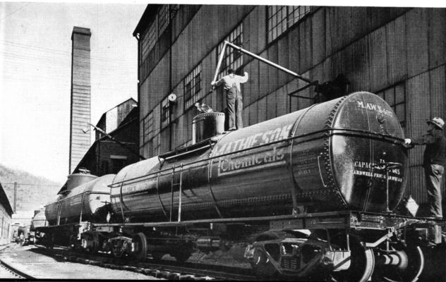 tankcars1942.jpg
This 1941-42 photo shows tank cars being loaded at the Mathieson Alkali Works in Saltville.
