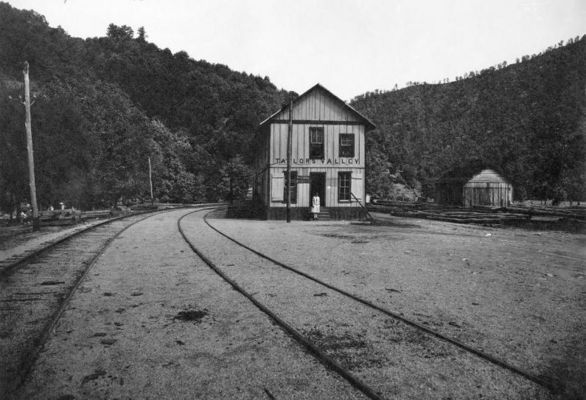 taylorsvalleydepot.jpg
From an early 20th century photograph.
