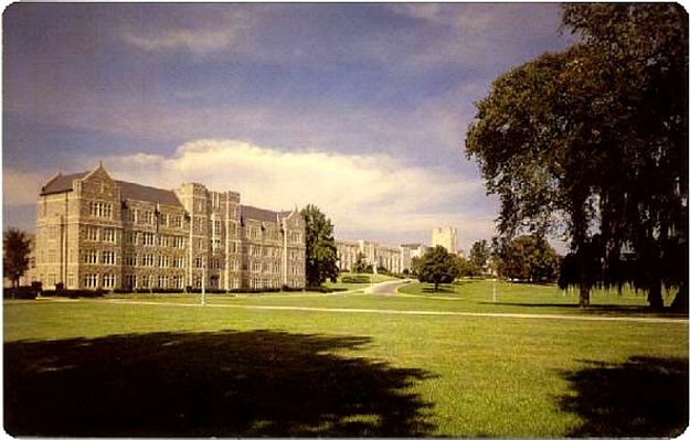 Blacksburg - Virginia Tech Campus
The prominent building in this 1960s postcard is Davidson Hall.
