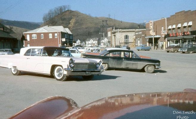 tottenchester.jpg
THIS IS CHESTER TOTTEN CRUISING THE PARKING LOT IN HIS PINK AND CREAM '59 LINCOLN CONVERTIBLE IN MARCH OF 1963.
 
Courtesy of Don Smith [email]dsmith1043@comcast.net[/email]
