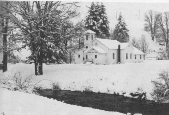 tuckerdalebaptist.jpg
Located on the banks of Horse Creek about 3 miles north of Lansing.
