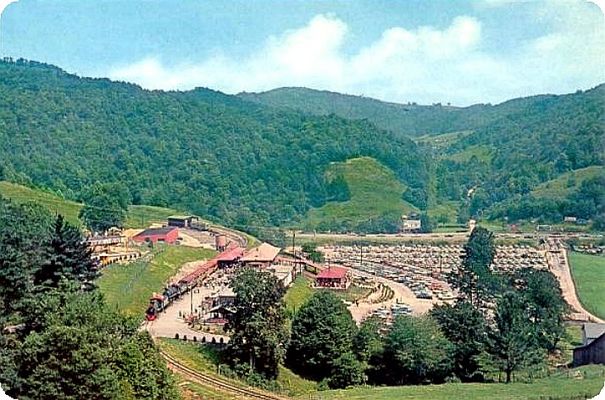 Blowing Rock - Tweetsie Amusement Park
This 1960s postcard shows an overview of the Tweetsie Amusement Park between Boone and Blowing Rock, NC.
