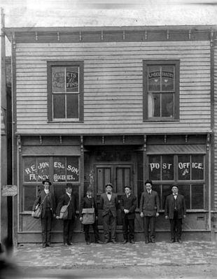 undertakersgroceryposchool.jpg
This ca. 1910 photo shows the Galax Post Office and other businesses.
