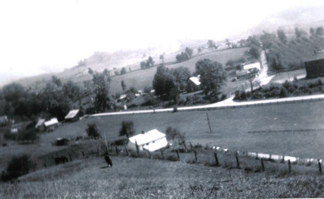 viewrvrside.jpg
This is a 1930s photo of the area of St. Clair's Bottom known as Riverside.  Courtesy of Mary C. Blevins.
