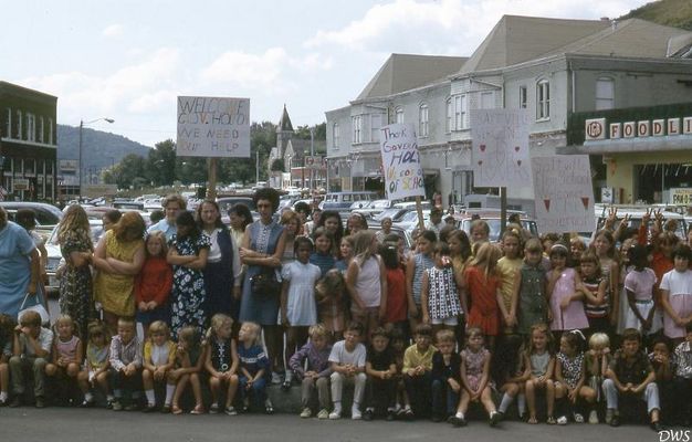 Saltville - Waiting for the Governor
WAITING FOR [url=http://en.wikipedia.org/wiki/A._Linwood_Holton_Jr.]GOV. LINWOOD HOLTON[/url]  /  SALTVILLE, VA.  /  SEPTEMBER 1971.  Courtsy of Don Smith[email]dsmith1043@comcast.net[/email]
 
