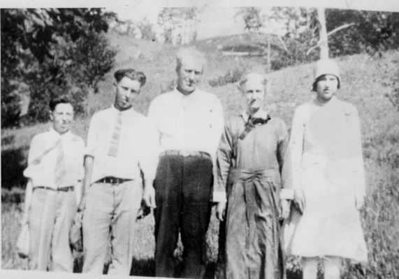 Weaver, Elihu Family
Left to right:  Wilburn, Curtis, Elihu, Sophronia, and Vilenia.  Elihu Weaver was the son of Clayborn Monroe and Martha Litisha Phipps Weaver.  Sophronia was the daughter of Wilburn Kilby.  This photo dates to about 1932 and was taken at thier home at Wolf Knob in western Grayson County.  From Jeff Weaver's collection.
