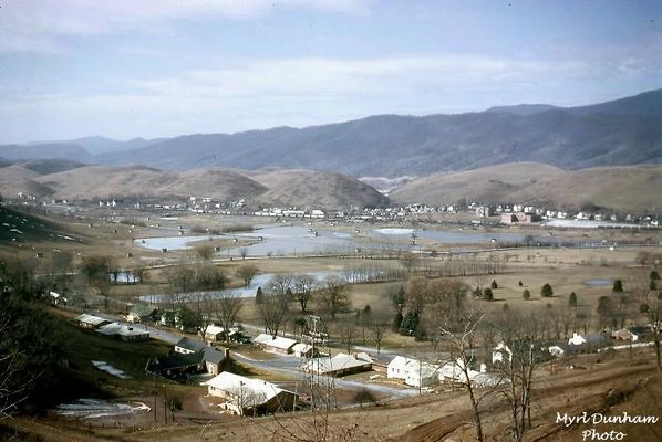 Saltville - Well Fields
FROM DECEMBER 1963...THE PONDS ARE FULL. LAKE DRIVE IS UNDER WATER IN PLACES AND THE PONDS APPEAR TO BE PARTIALLY FROZEN.
 
MYRL DUNHAM PHOTO.  Courtesy of Don Smith [email]dsmith1043@comcast.net[/email]
 

