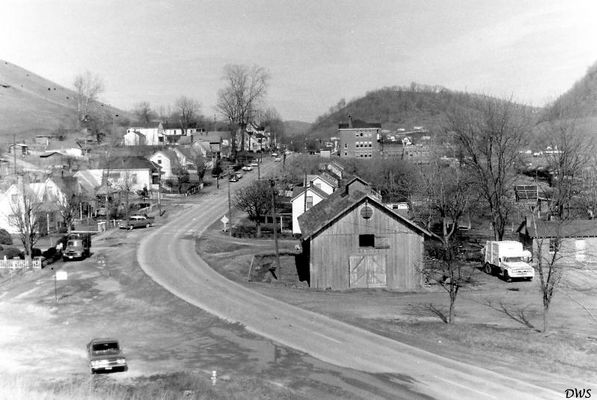 westmain31965.jpg
THE OLD COMPANY BARN THAT WAS CLEANED UP AND PAINTED IN 1973 AND USED BY THE SALT KETTLE THEATRE FOR THREE YEARS BEFORE BEING BURNED BY ARSONISTS.  Courtesy of Don Smith [email]dsmith1043@comcast.net[/email]
 
