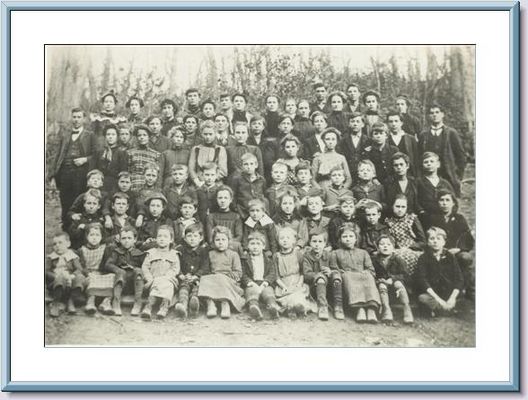 wolfknob1905.jpg
Front: Dewey Perry, ?, Blake Spencer, Blannie Spencer, Jesse ?, Burlie Davis, Wayne Duvall, Clyde Testerman, ?, Laura Davis, Kyle Farmer, Grover Qwens
Second: Lee Weaver, Glen Reedy, jessie Baldwin, 
? Baldwin, Phoebe ?, ?, Edra Farmer, Fred Young, Sylvia Osborne, ?, Laura Farmer, ?
Third: Lum Farmer, ?, ?, Donald Osborne, ?, ?, ?, Cleve Ingram, Bliss Young, Basil Lovelace, Pruner Weaver, Otis Osborne
Fourth: Mr. Jennings (teacher), Jettie Weaver, Susie Farmer, Lou Weaver, ?, Nelia Osborne, ?, ?, Monroe Davis
Fifth: Gid Weaver, Gaither Kilby, ?, ?, ?, Zon Richardson, Reg Richardson, Luther Testerman, Harvey Owens
Sixth: Bertie Lovelace, Winnie Owens, ?, Bryan ?, Ina Owens, ?, Esther Lovelace, ?, Laura Duvall, Serina Weaver, Theodore Spencer, Delia Osborne, ?, ?, Harvey Owens' wife.
People are separated by commas. The ?'s are unidentified.
Courtesy of Eleanor Jo Cox [email]ejcox@naxs.com[/email]
