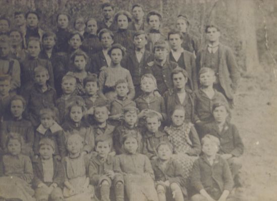 wolfknobsch1901.jpg
This school group is not a complete picture, but it is all I have.  
